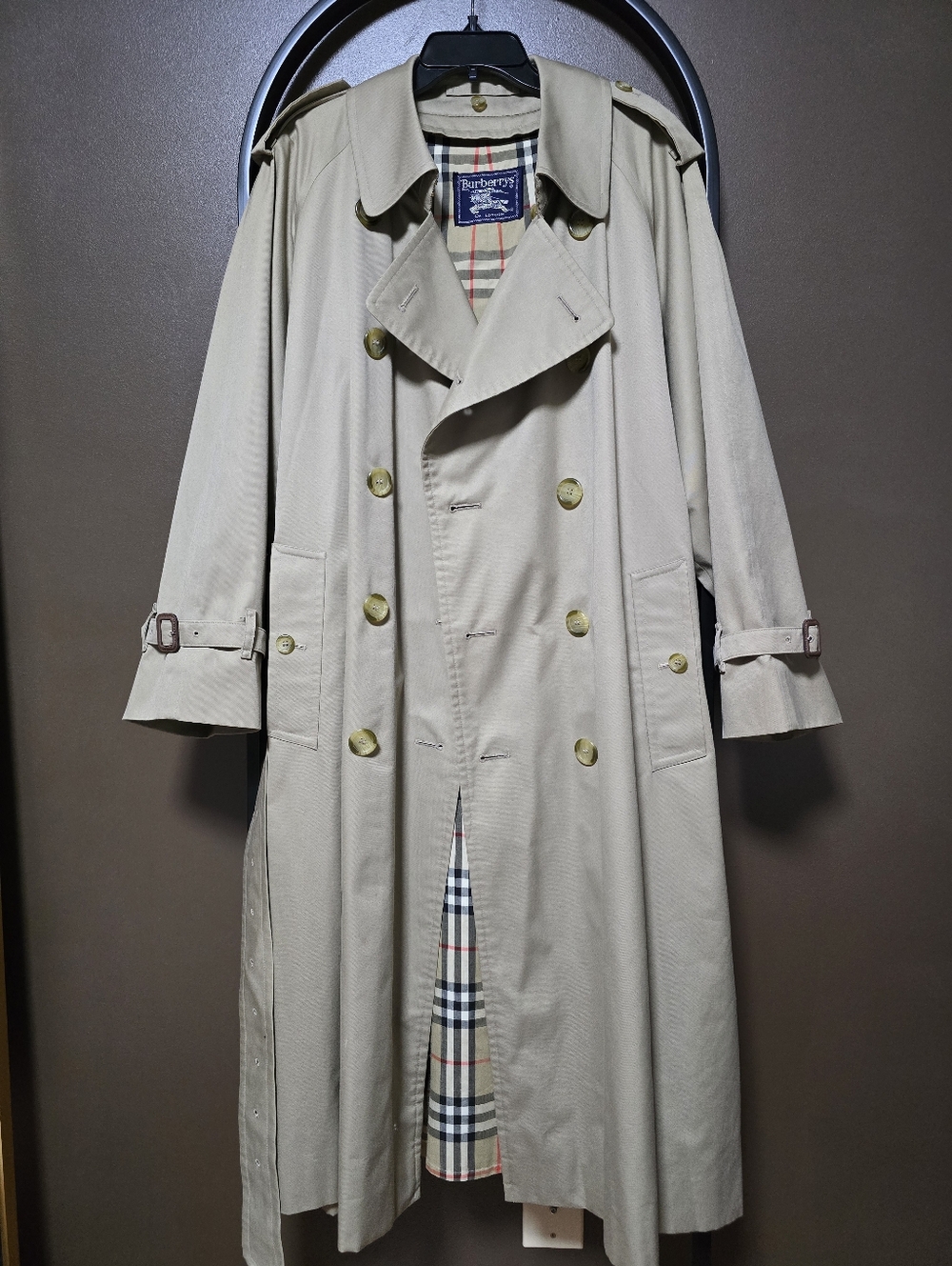 Burberry Classic Beige Double-Breasted Trench Coat with Check Lining - Picture 3 of 12
